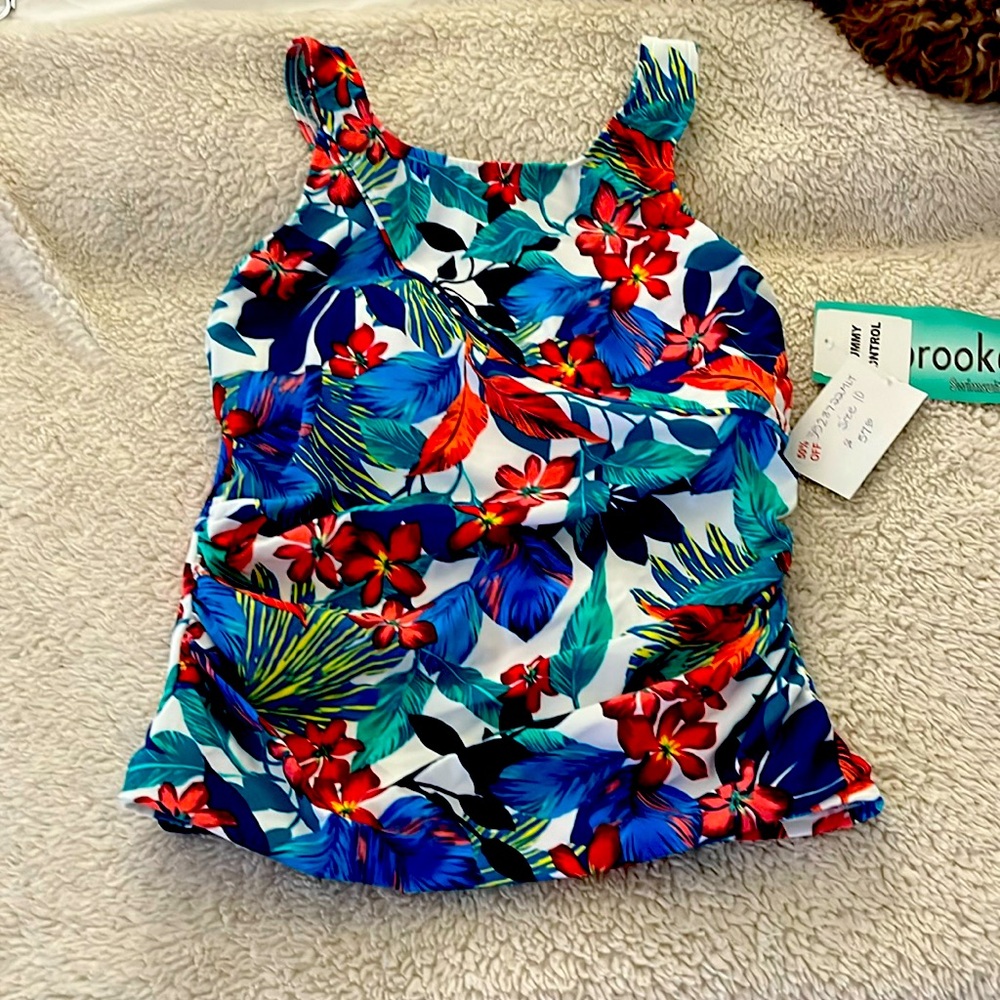 NWT TANKINI TOP WITH BUILT IN BRA